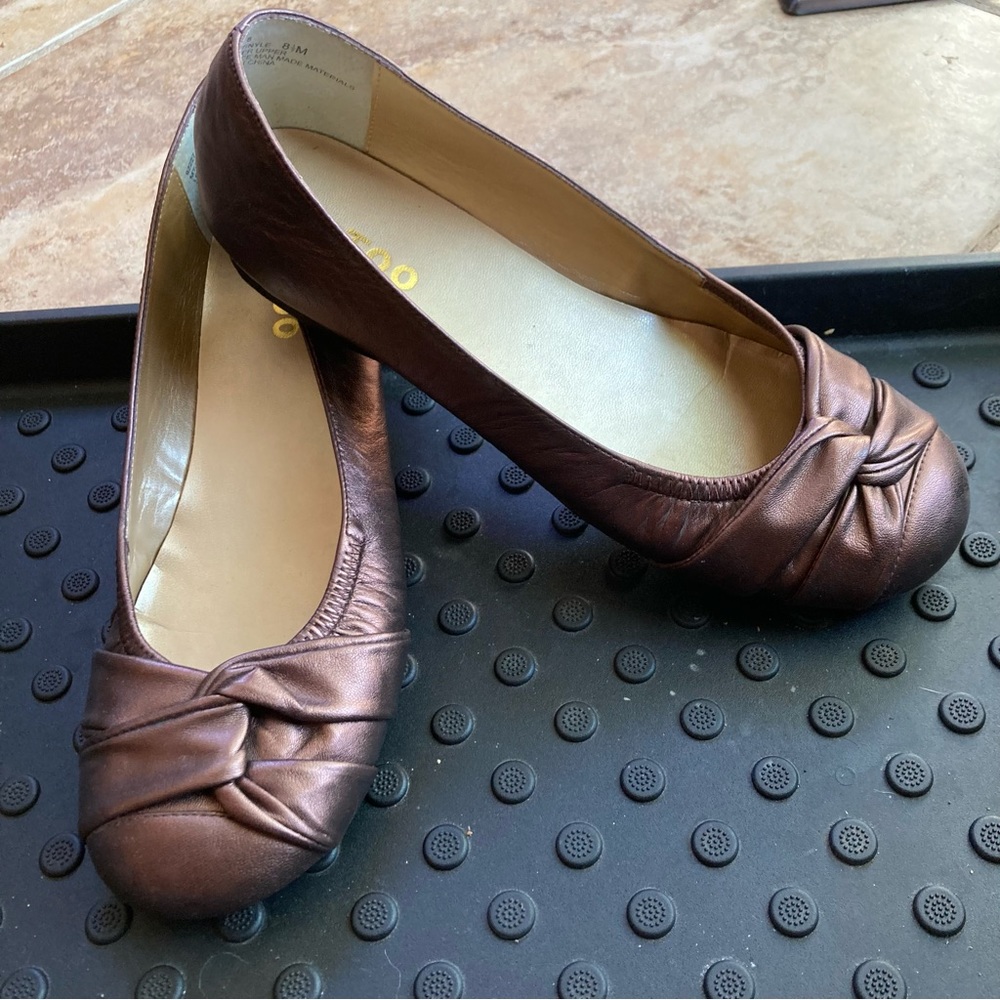 Me Too leather ballet flats in copper w/twist details